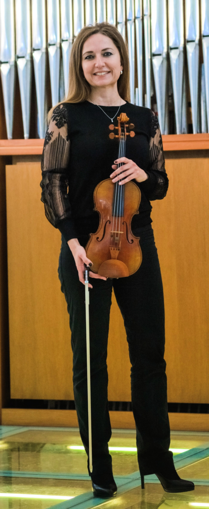 standing Heather 2 TR Heather Broadbent Violinist